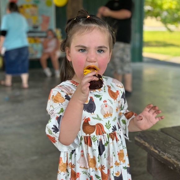 Meet your Posher, Elizabeth - Picture 2 of 16